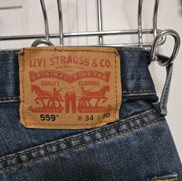 Levi's Blue Relaxed Jeans with Iconic Style - Picture 1 of 3